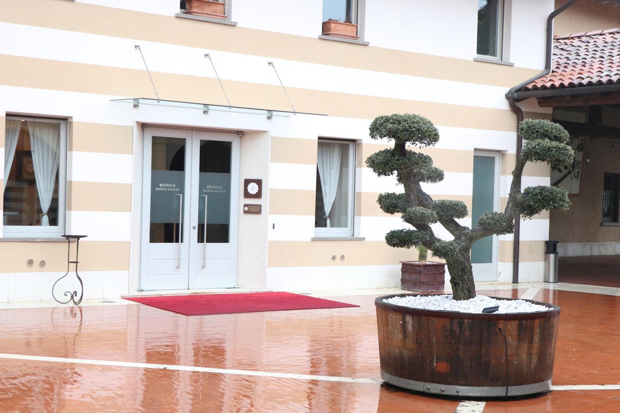 Вилла Borgo Santa Giulia Корте Франка Экстерьер фото
